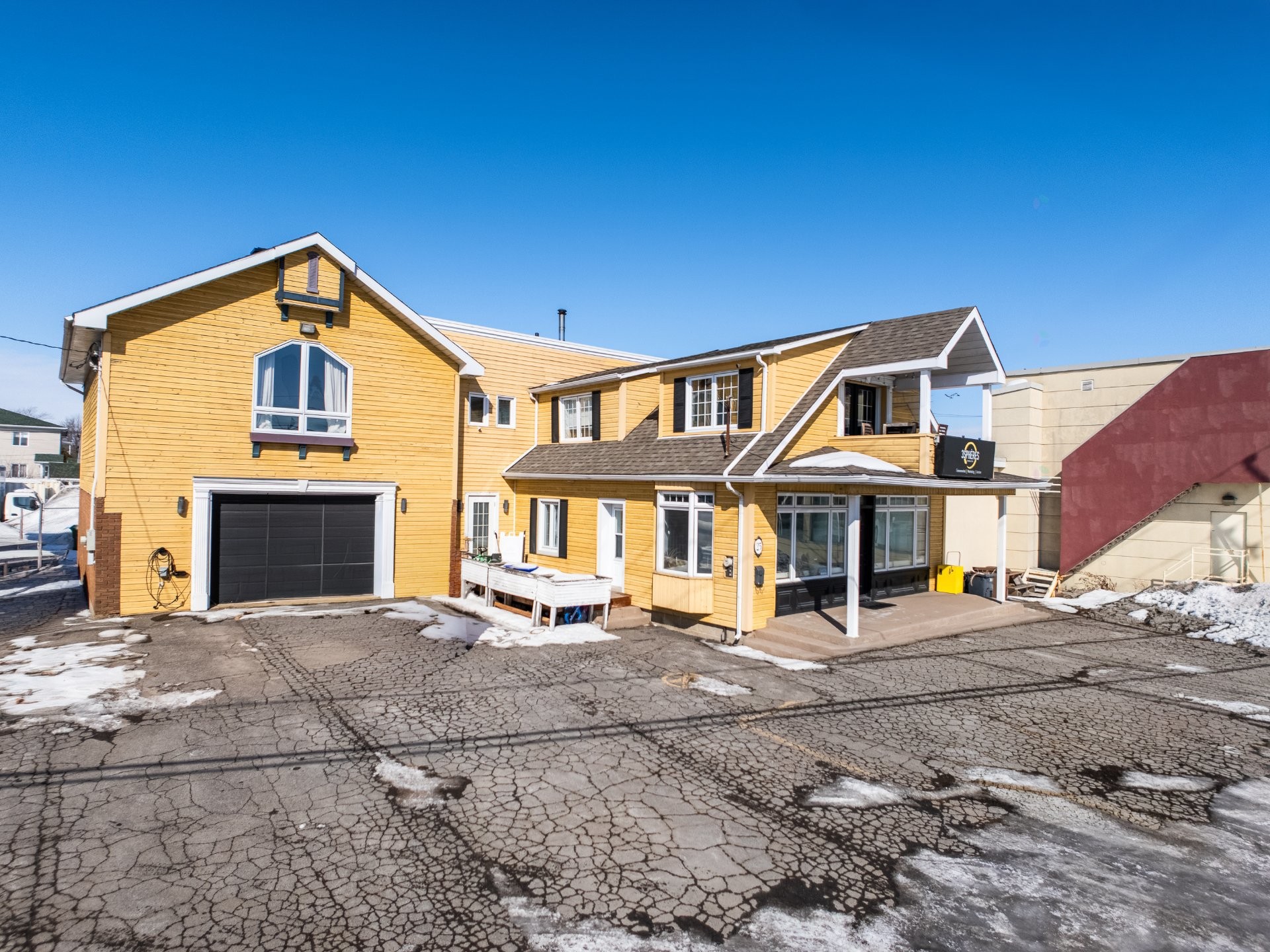 









25


Boul. Laurier

,
McMasterville,




QC
J3G1P7

