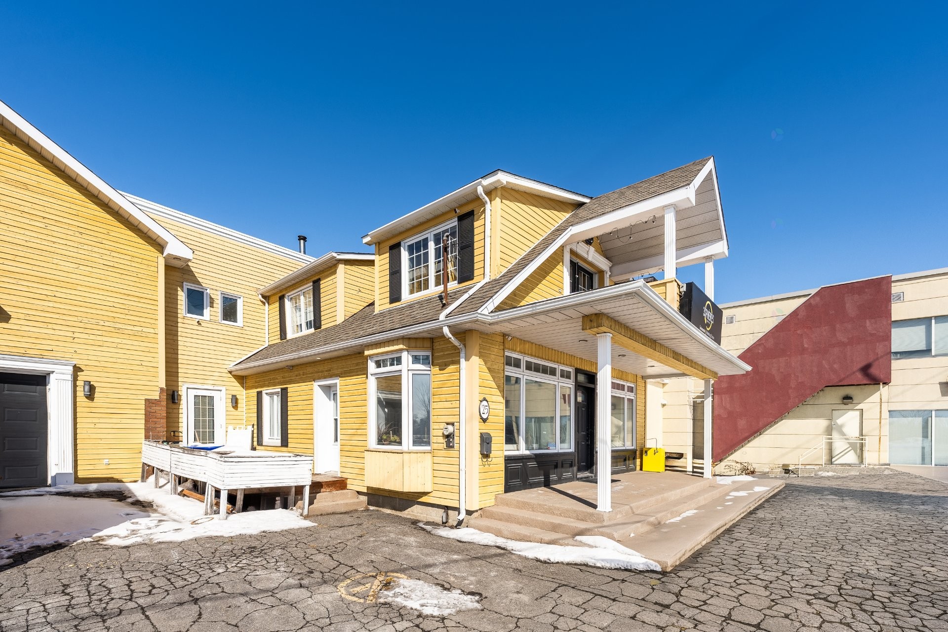 









25


Boul. Laurier

,
McMasterville,




QC
J3G1P7

