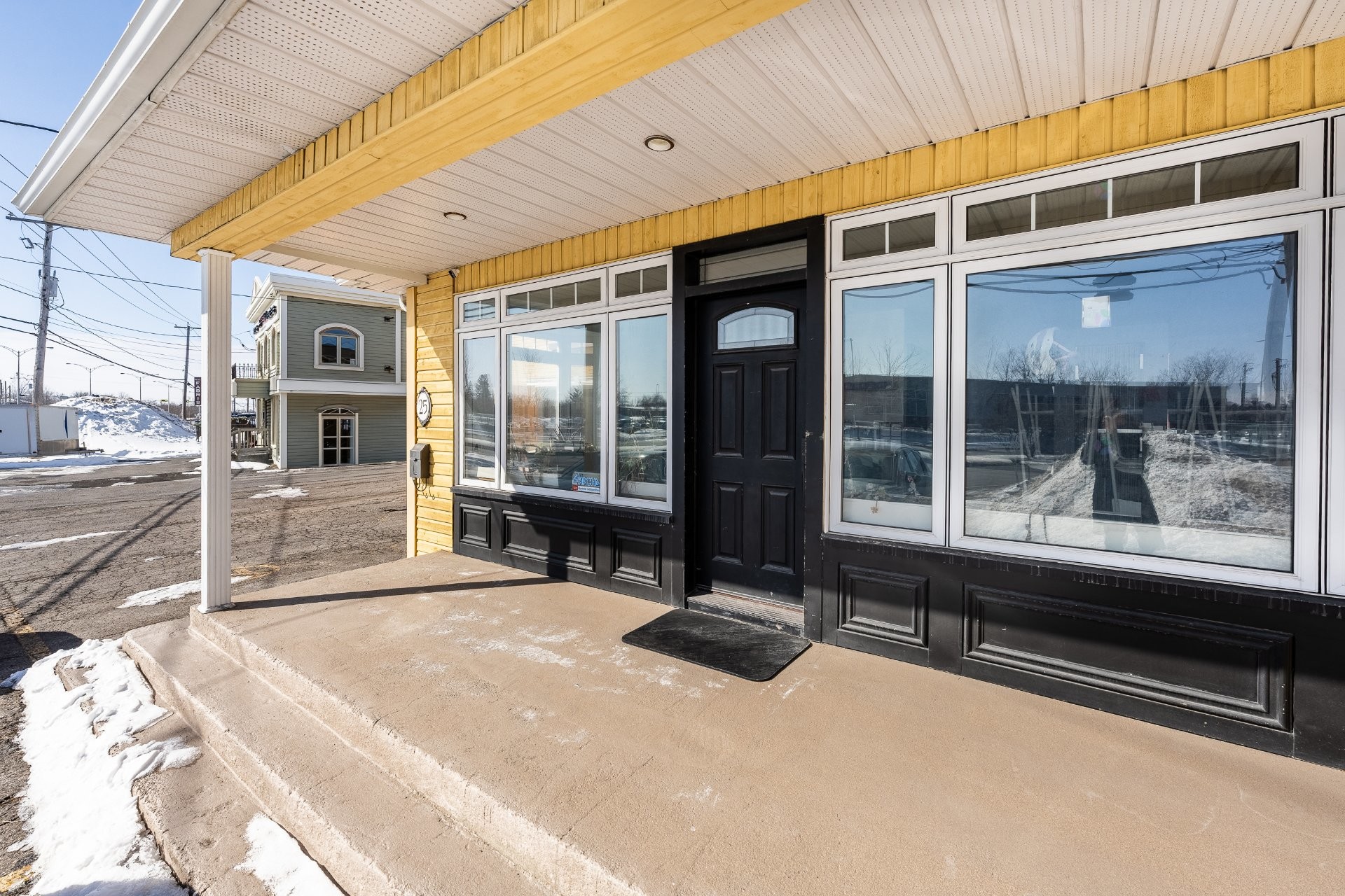 









25


Boul. Laurier

,
McMasterville,




QC
J3G1P7

