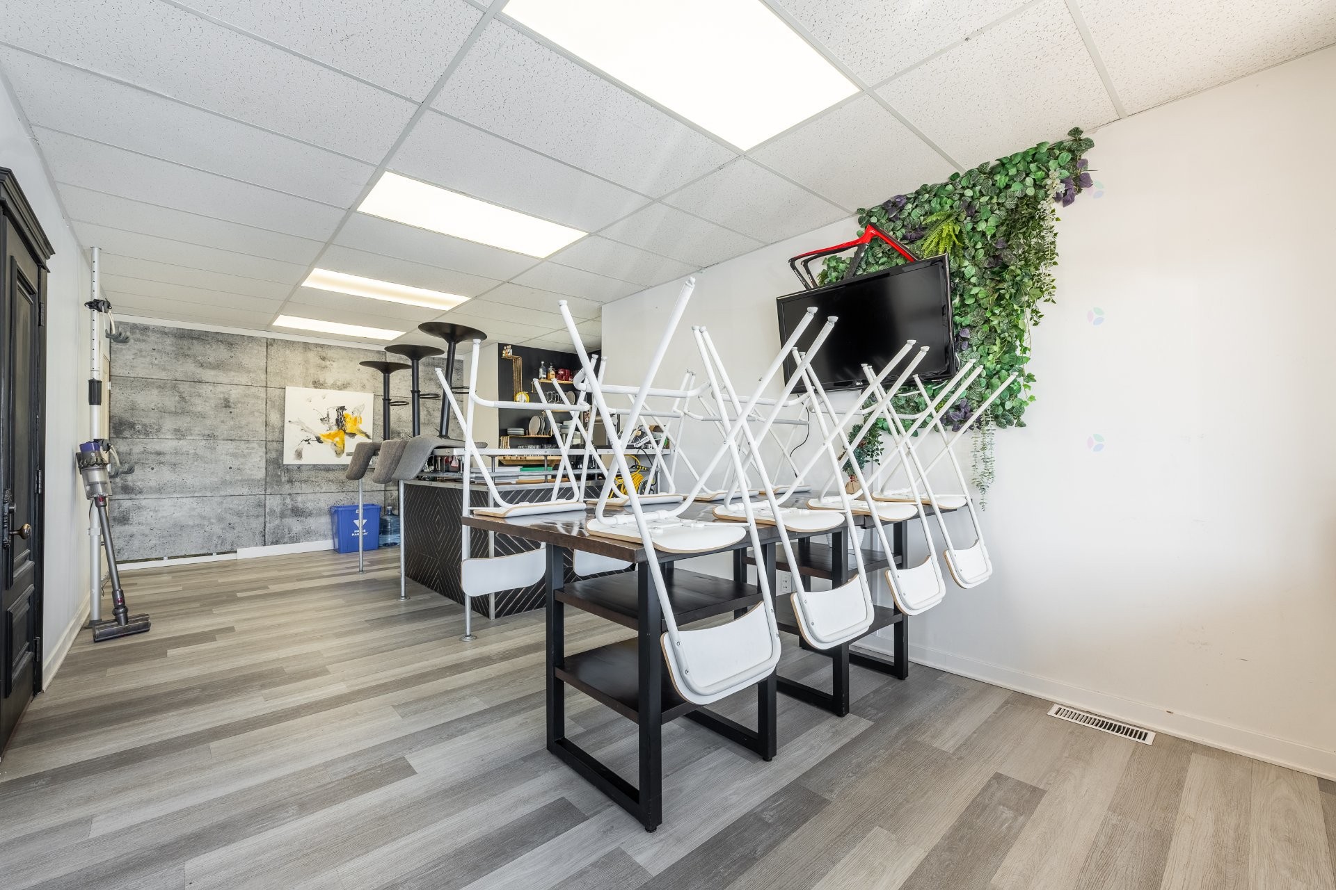 









25


Boul. Laurier

,
McMasterville,




QC
J3G1P7

