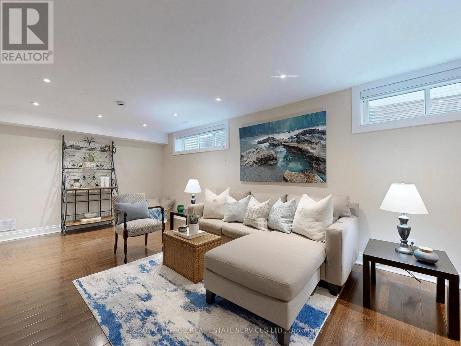 












219 GRANDVIEW AVENUE

,
Markham,




Ontario
L3T1J3

