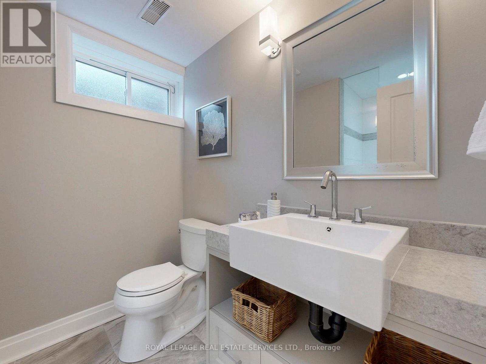 












219 GRANDVIEW AVENUE

,
Markham,




Ontario
L3T1J3

