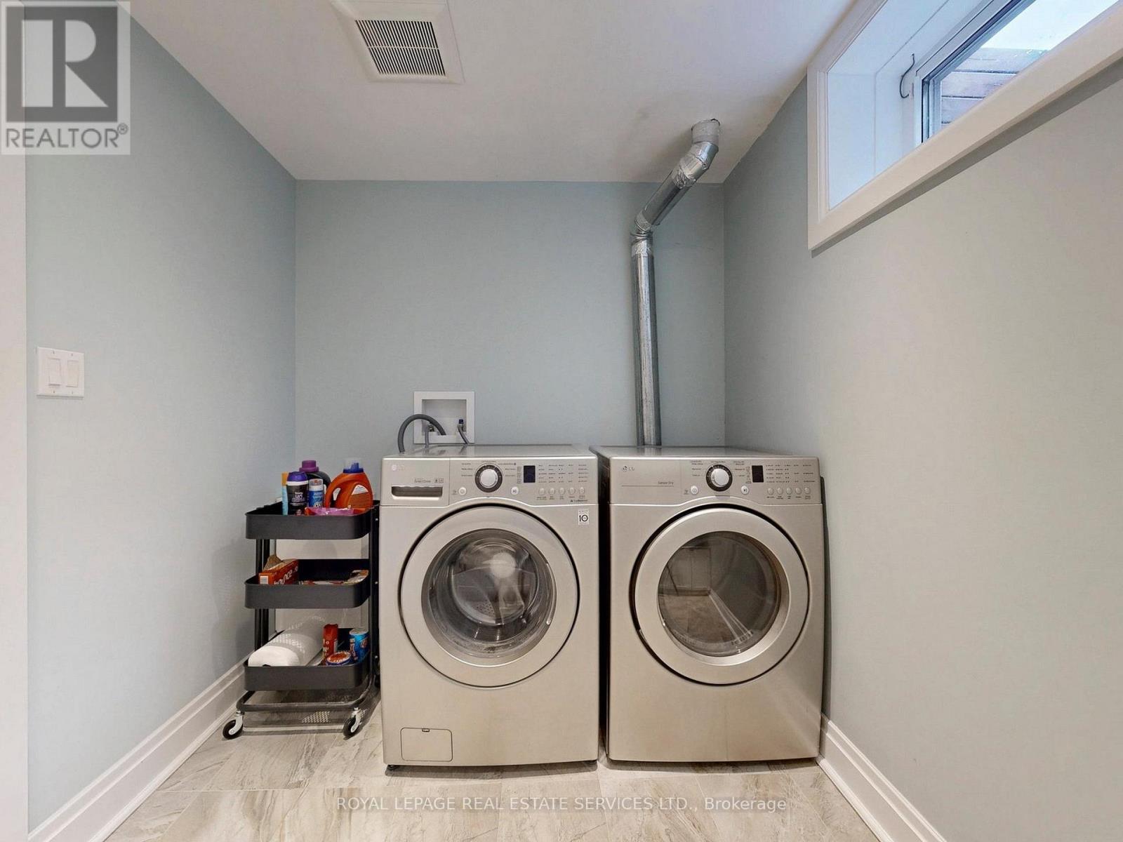 












219 GRANDVIEW AVENUE

,
Markham,




Ontario
L3T1J3

