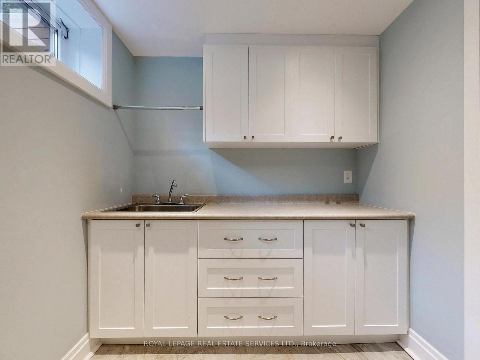 












219 GRANDVIEW AVENUE

,
Markham,




Ontario
L3T1J3

