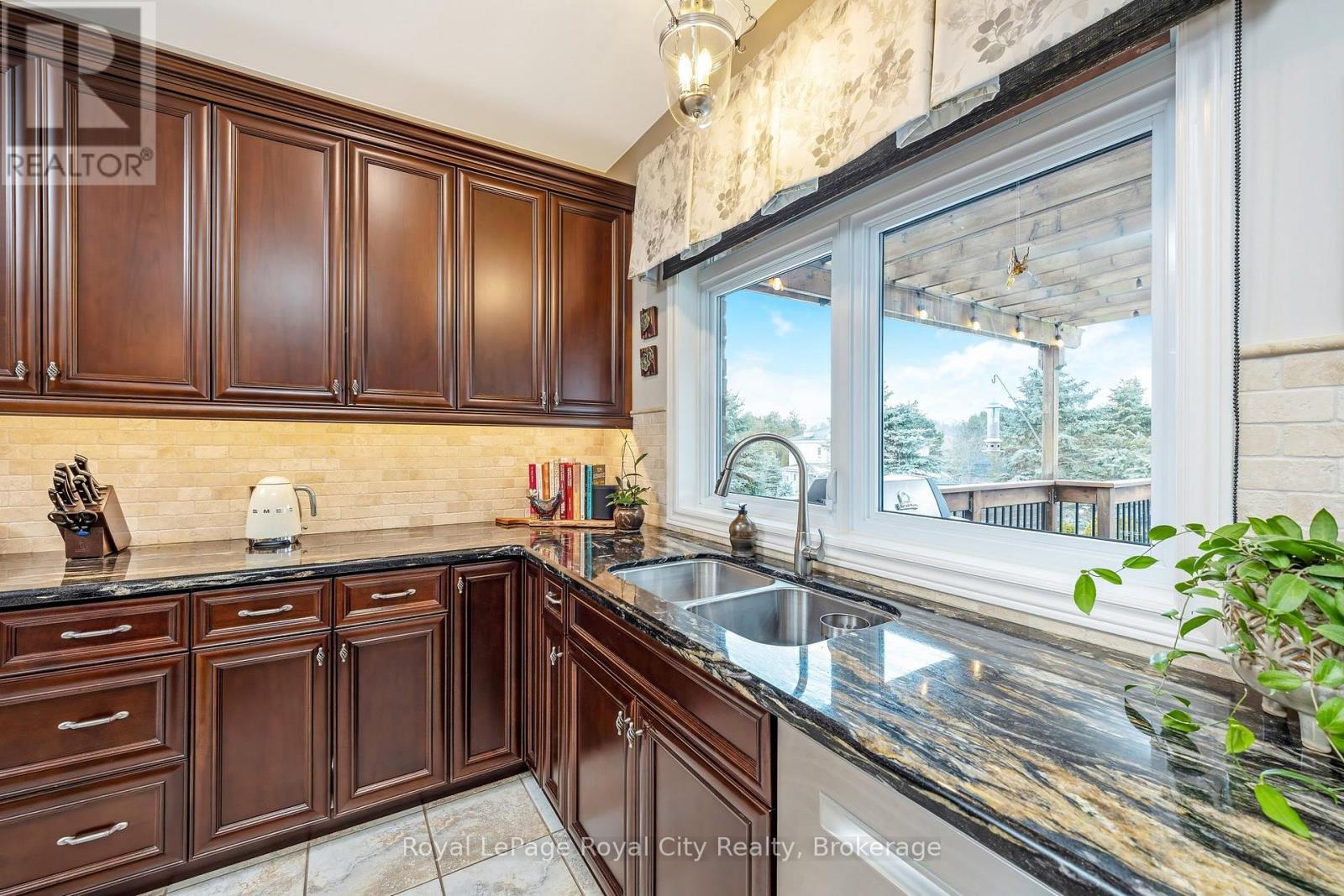 












129 MILLVIEW COURT

,
Guelph/Eramosa (Rockwood),




Ontario
N0B2K0

