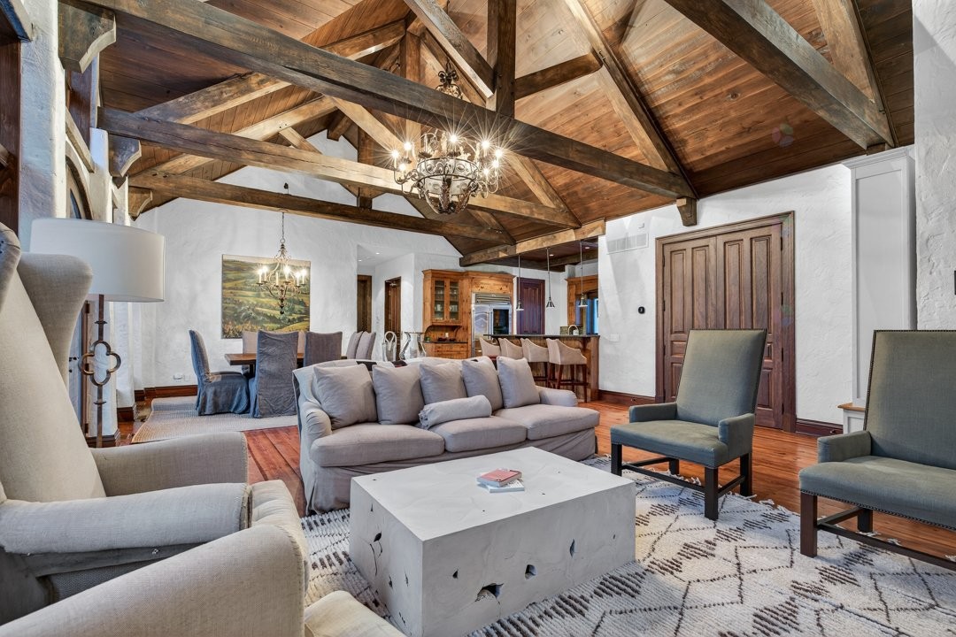 









1015


Ch. Cochrane

,
Mont-Tremblant,




QC
J8E1B1

