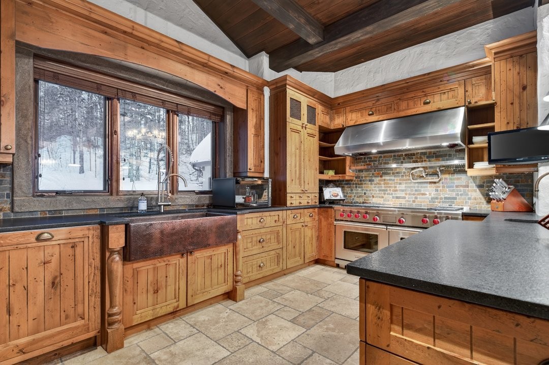 









1015


Ch. Cochrane

,
Mont-Tremblant,




QC
J8E1B1

