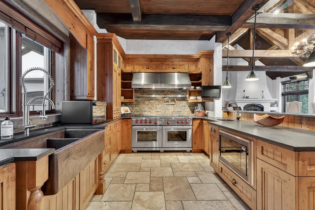 









1015


Ch. Cochrane

,
Mont-Tremblant,




QC
J8E1B1

