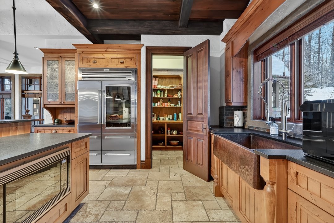 









1015


Ch. Cochrane

,
Mont-Tremblant,




QC
J8E1B1


