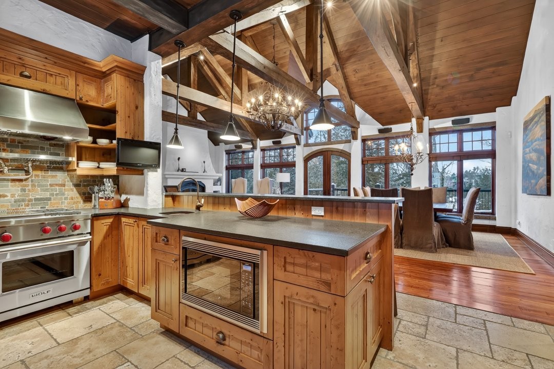 









1015


Ch. Cochrane

,
Mont-Tremblant,




QC
J8E1B1

