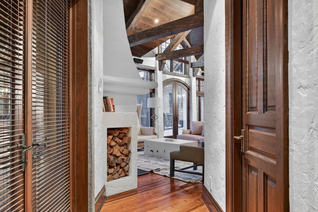 









1015


Ch. Cochrane

,
Mont-Tremblant,




QC
J8E1B1

