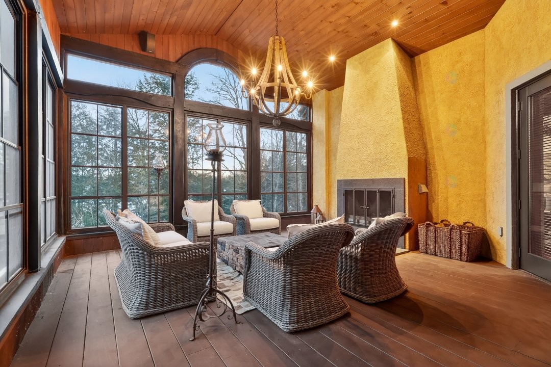 









1015


Ch. Cochrane

,
Mont-Tremblant,




QC
J8E1B1

