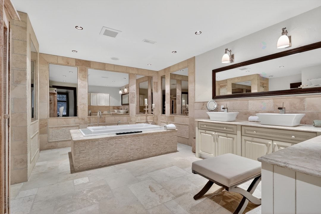 









1015


Ch. Cochrane

,
Mont-Tremblant,




QC
J8E1B1

