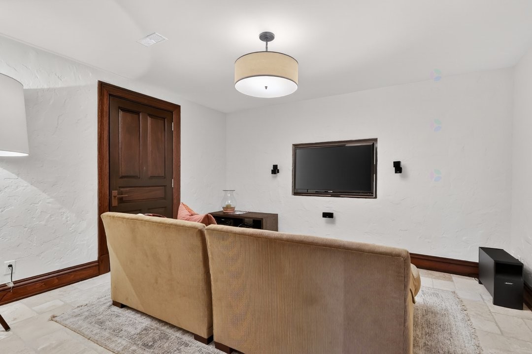 









1015


Ch. Cochrane

,
Mont-Tremblant,




QC
J8E1B1


