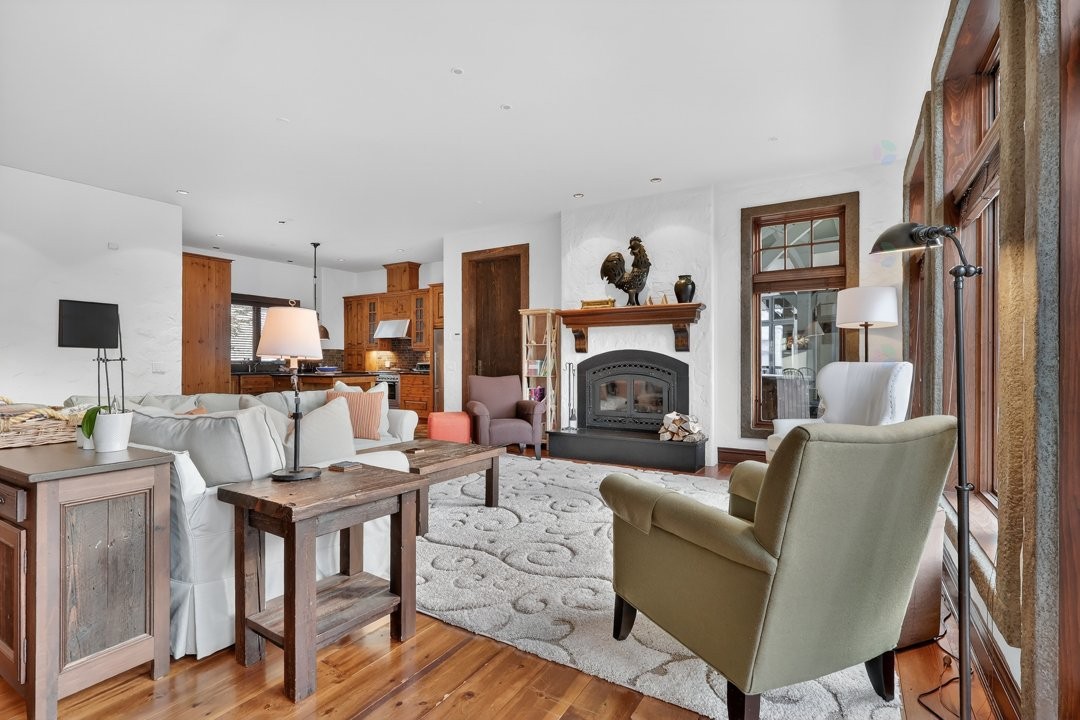 









1015


Ch. Cochrane

,
Mont-Tremblant,




QC
J8E1B1

