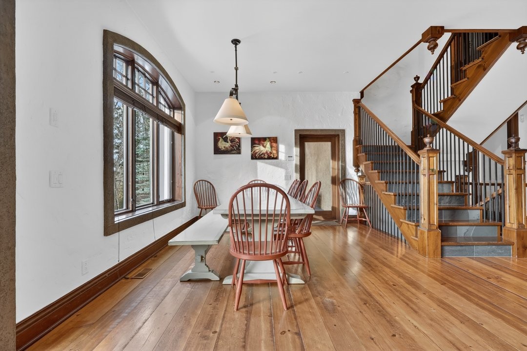 









1015


Ch. Cochrane

,
Mont-Tremblant,




QC
J8E1B1

