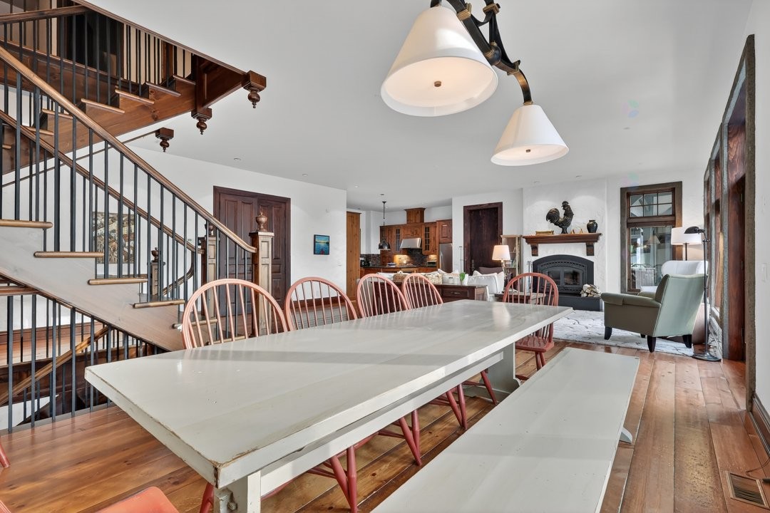 









1015


Ch. Cochrane

,
Mont-Tremblant,




QC
J8E1B1

