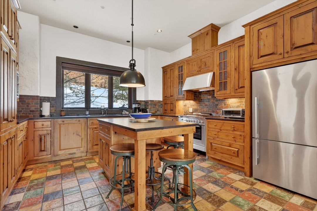









1015


Ch. Cochrane

,
Mont-Tremblant,




QC
J8E1B1

