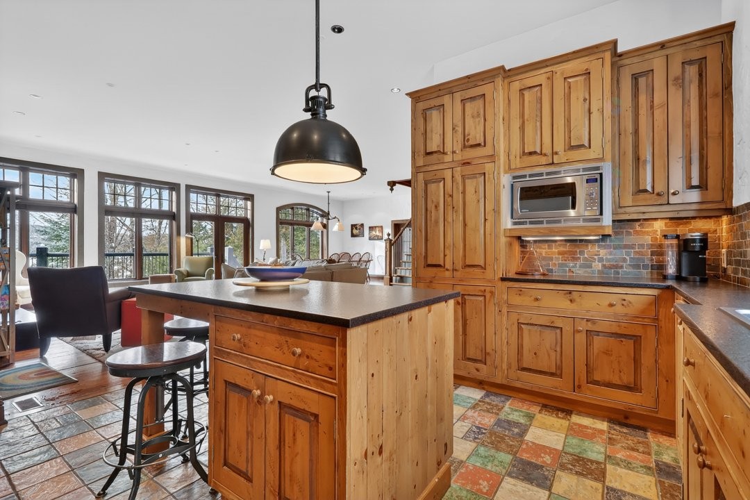 









1015


Ch. Cochrane

,
Mont-Tremblant,




QC
J8E1B1

