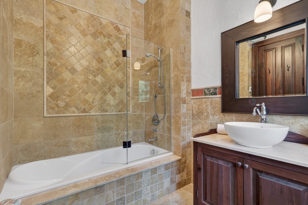 









1015


Ch. Cochrane

,
Mont-Tremblant,




QC
J8E1B1

