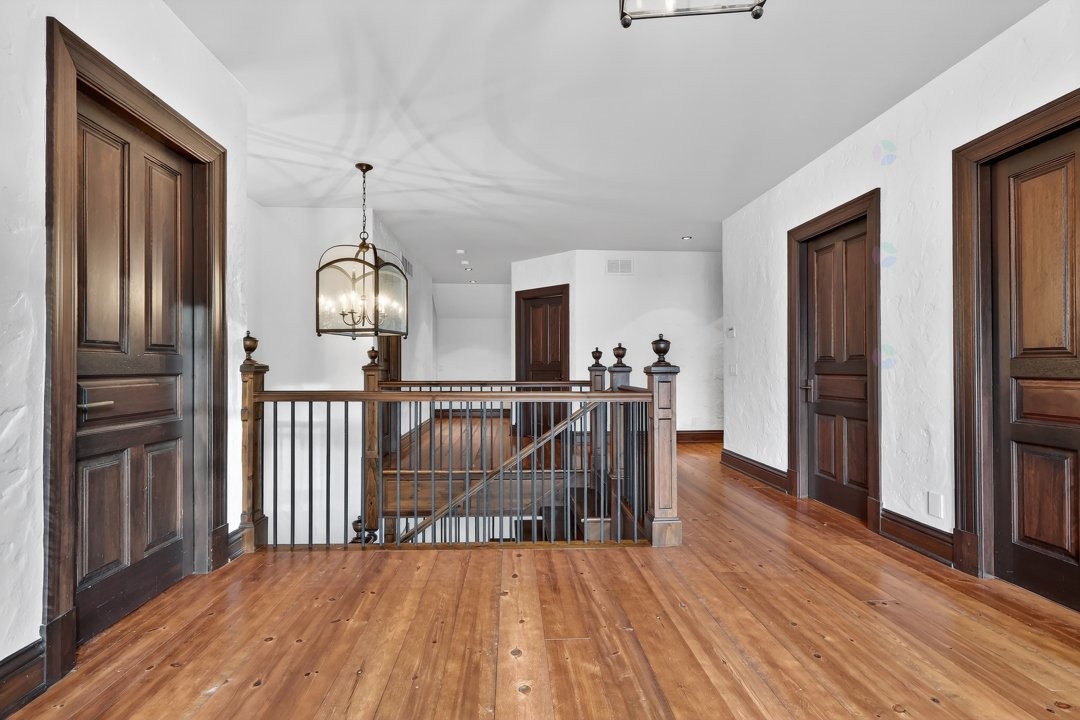 









1015


Ch. Cochrane

,
Mont-Tremblant,




QC
J8E1B1

