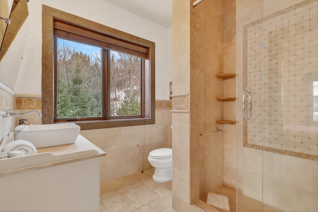 









1015


Ch. Cochrane

,
Mont-Tremblant,




QC
J8E1B1

