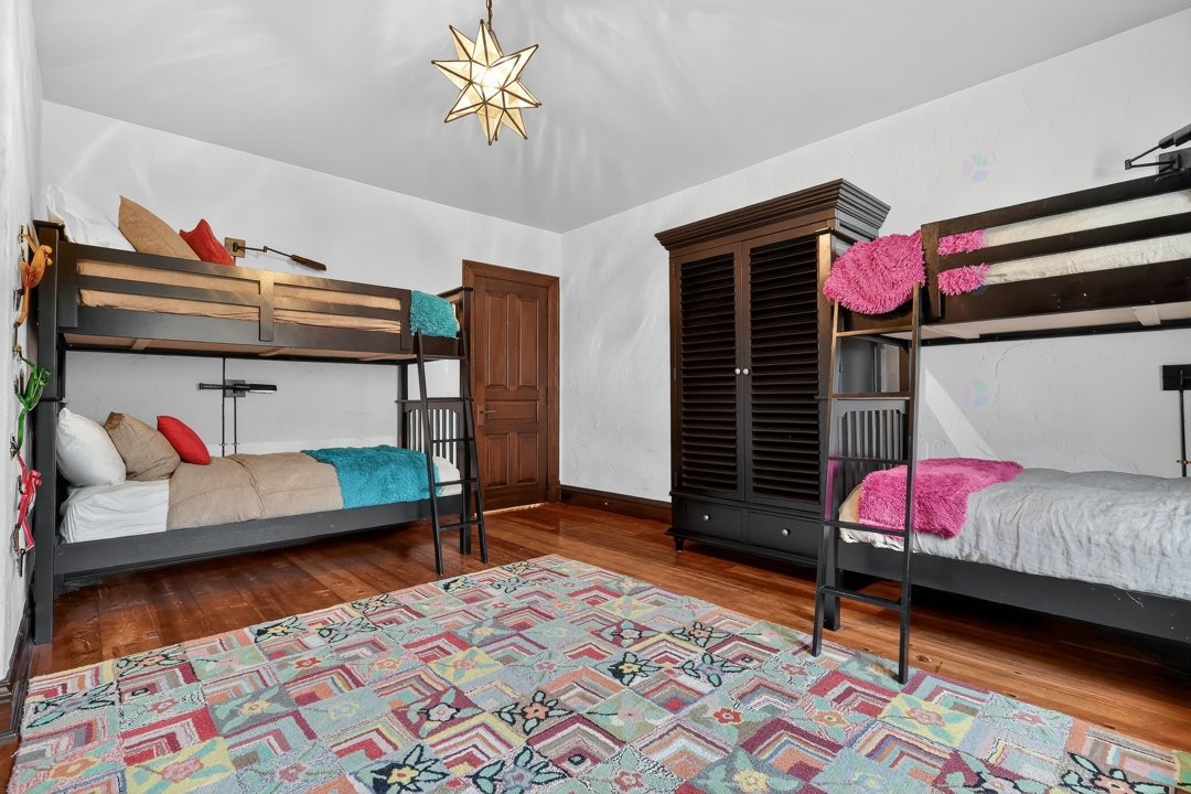 









1015


Ch. Cochrane

,
Mont-Tremblant,




QC
J8E1B1

