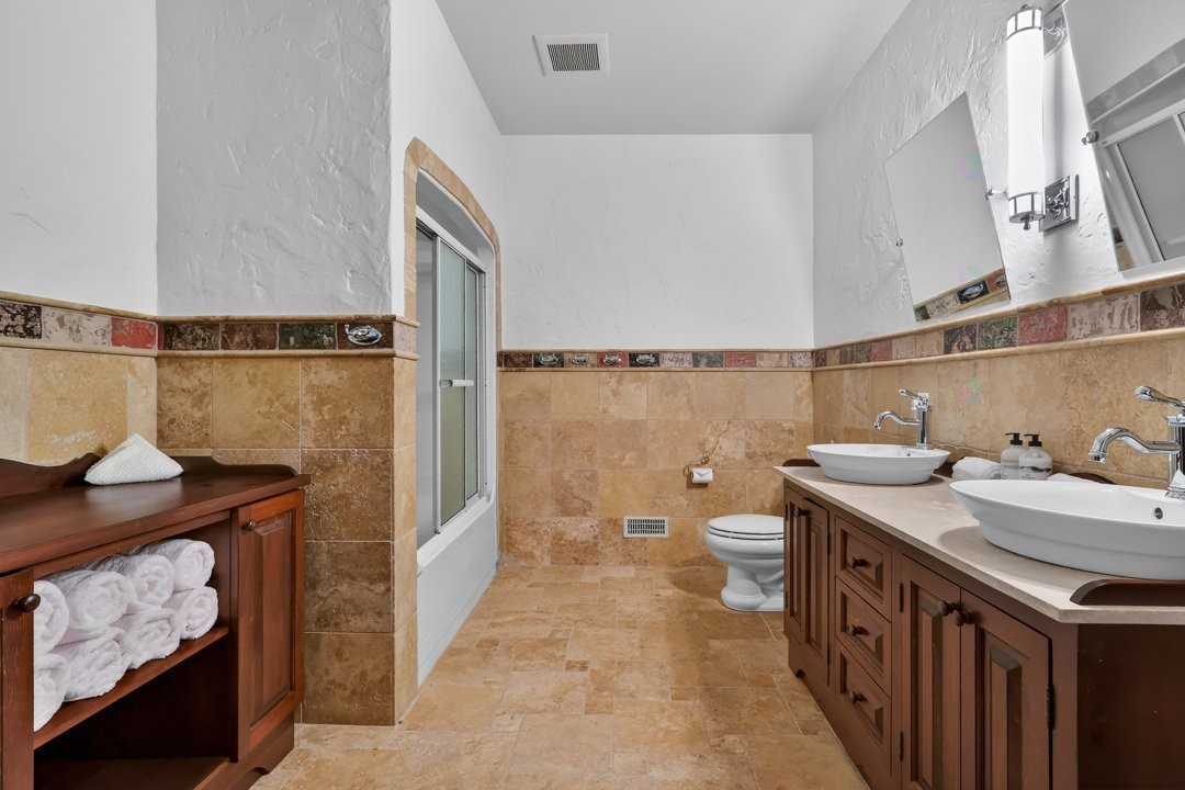 









1015


Ch. Cochrane

,
Mont-Tremblant,




QC
J8E1B1

