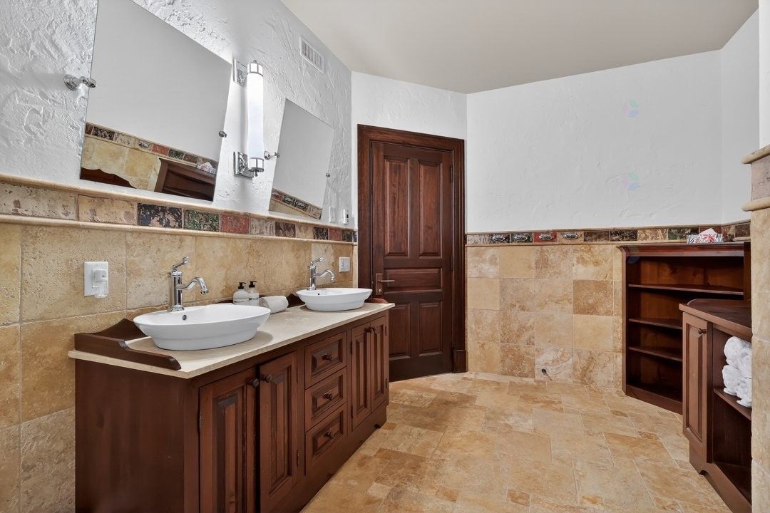 









1015


Ch. Cochrane

,
Mont-Tremblant,




QC
J8E1B1

