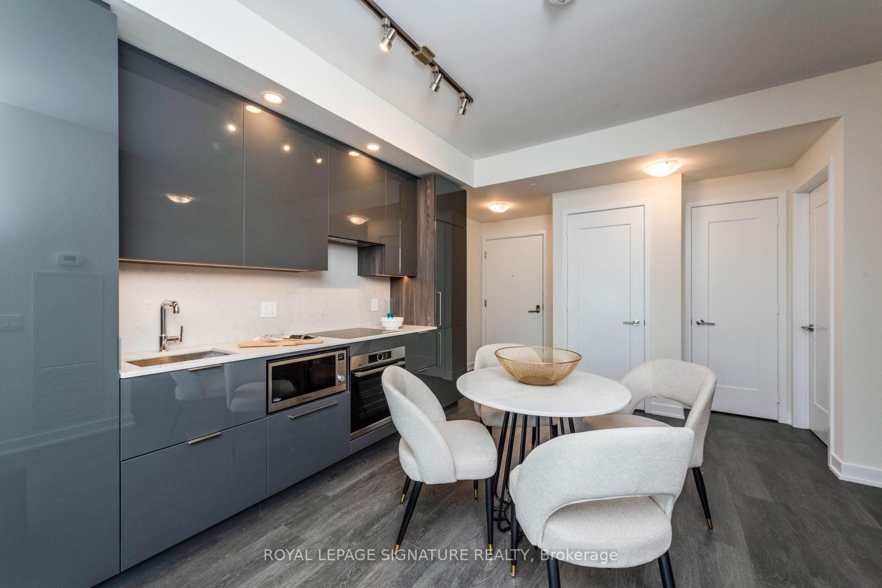 









28


Freeland

Street, 5006,
Toronto,




ON
M5E 0E3

