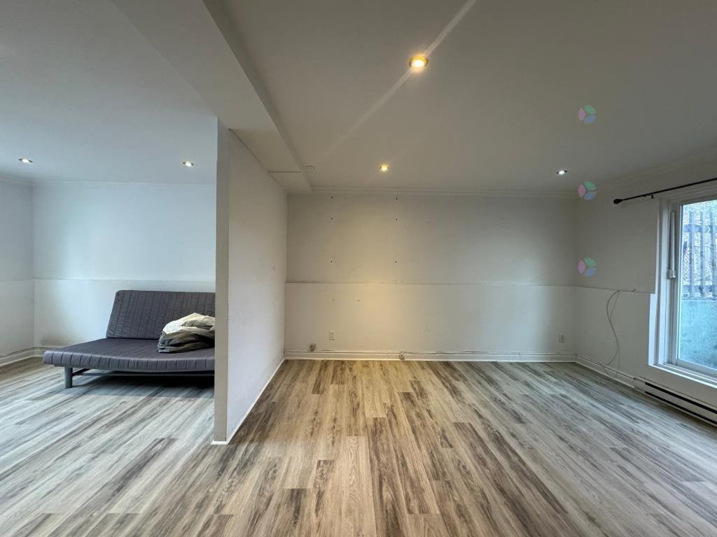 









911


Rue Front

,
Longueuil (Le Vieux-Longueuil),




QC
J4K1Z9

