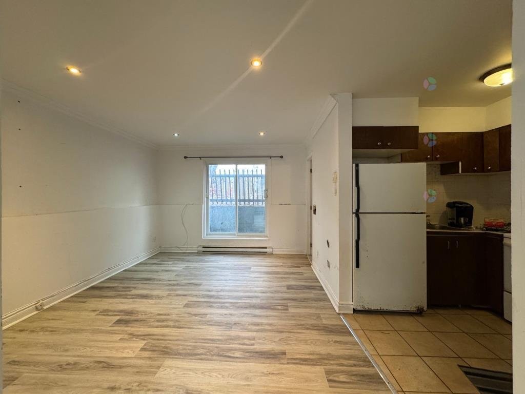 









911


Rue Front

,
Longueuil (Le Vieux-Longueuil),




QC
J4K1Z9

