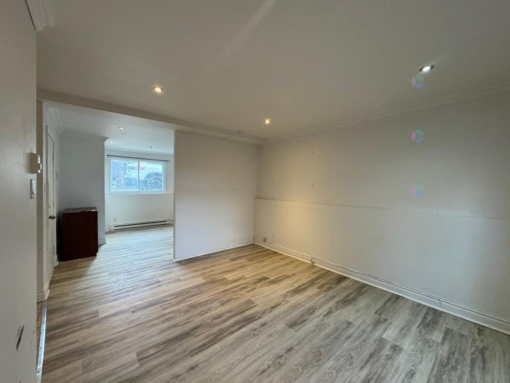 









911


Rue Front

,
Longueuil (Le Vieux-Longueuil),




QC
J4K1Z9

