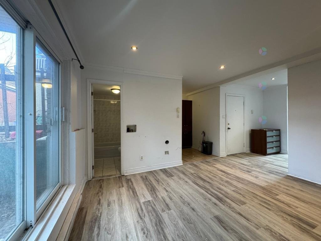 









911


Rue Front

,
Longueuil (Le Vieux-Longueuil),




QC
J4K1Z9

