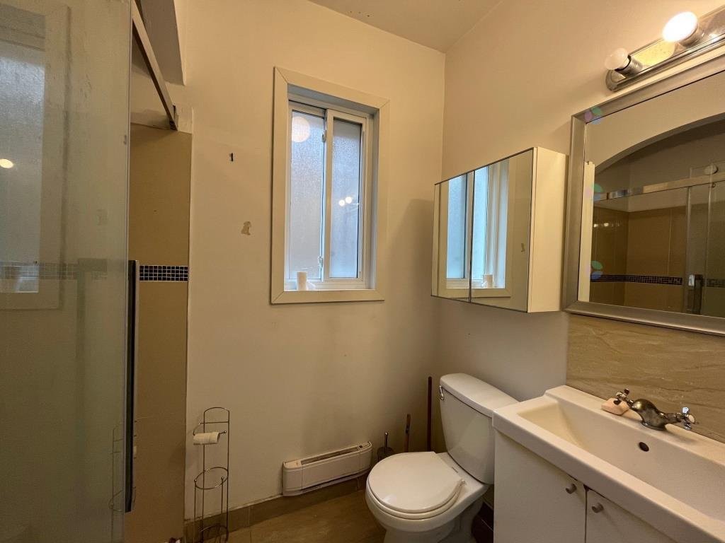 









4996


Rue Fulton

,
Montréal (Côte-des-Neiges/Notre-Dame-de-Grâce),




QC
H3W1V4

