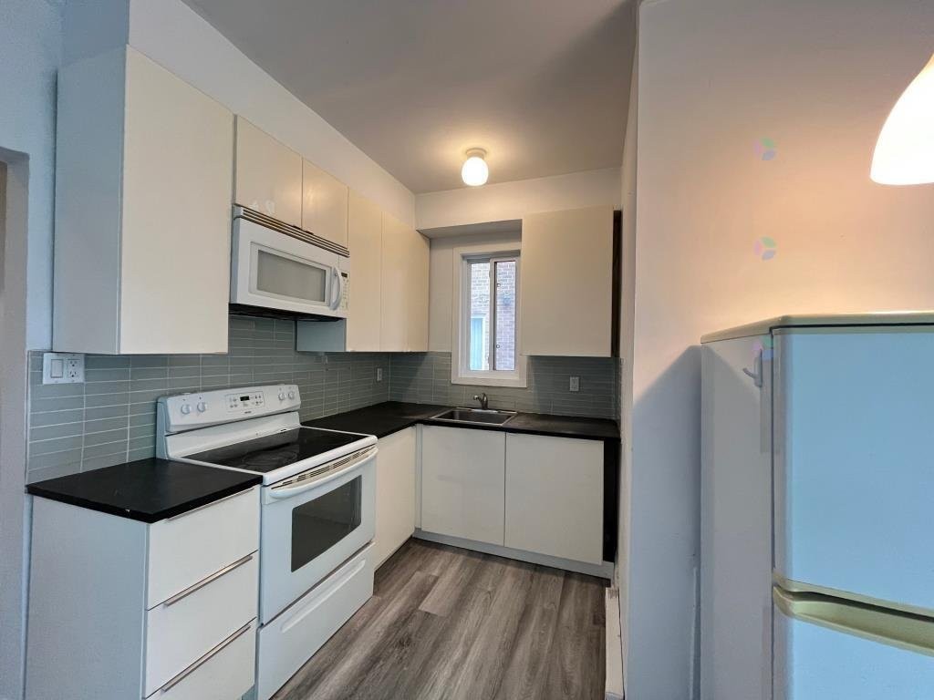 









4996


Rue Fulton

,
Montréal (Côte-des-Neiges/Notre-Dame-de-Grâce),




QC
H3W1V4

