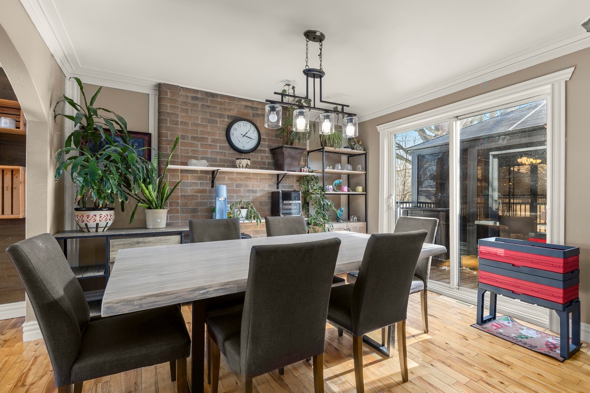 









326


Rue Principale

,
Beauharnois,




QC
J6N0E6

