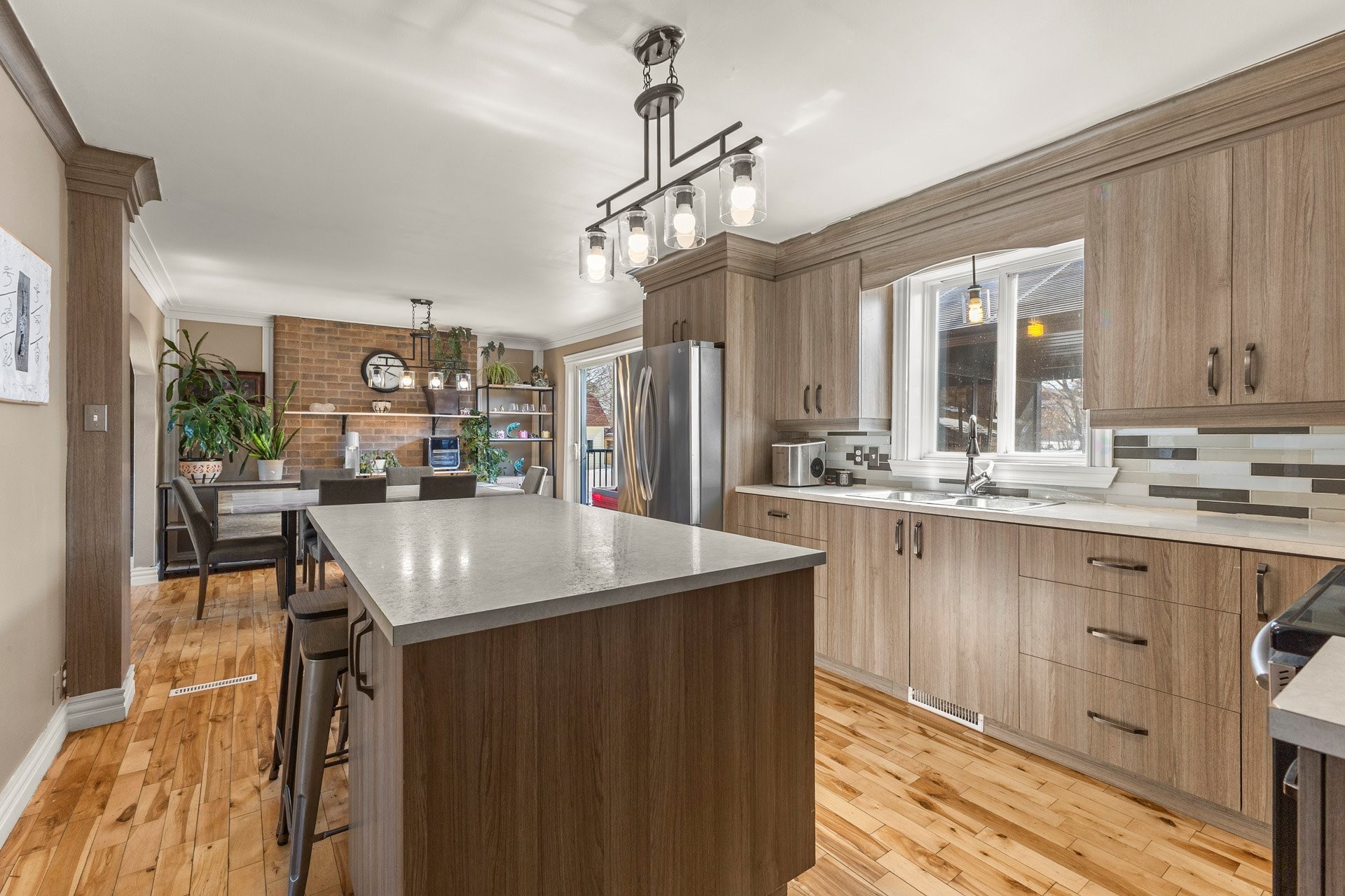 









326


Rue Principale

,
Beauharnois,




QC
J6N0E6

