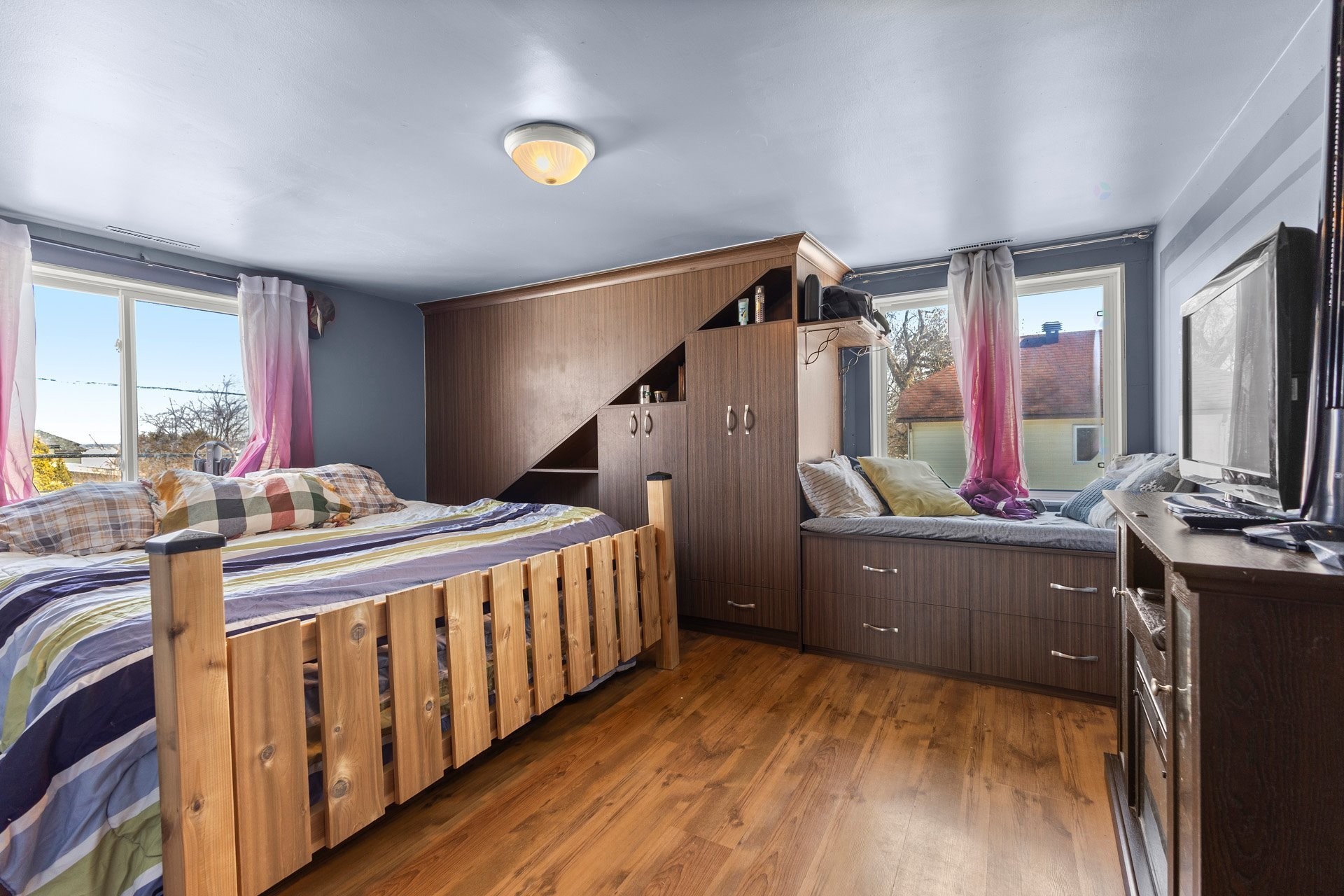 









326


Rue Principale

,
Beauharnois,




QC
J6N0E6

