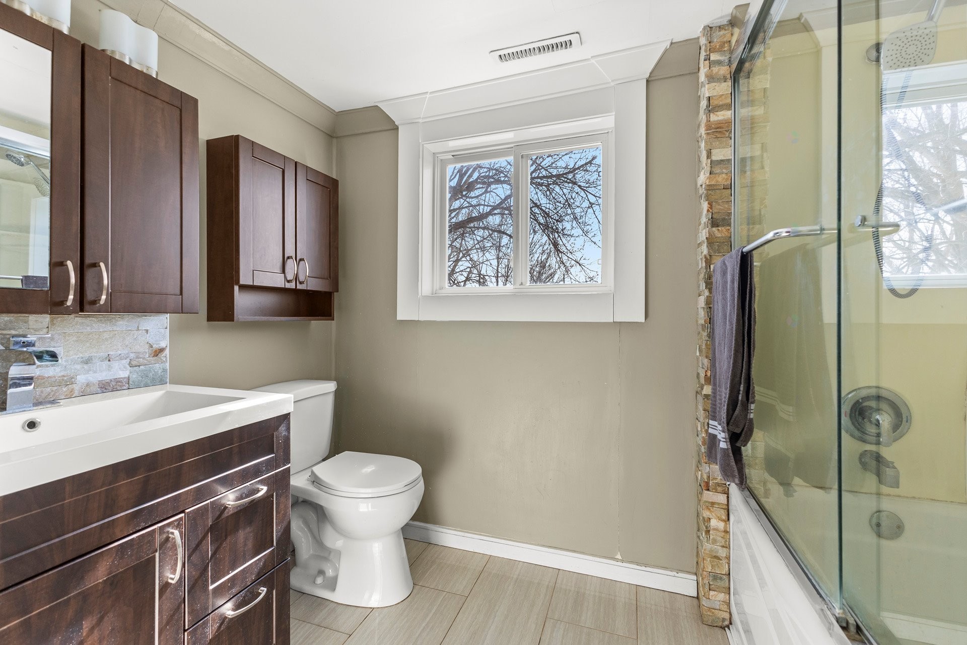 









326


Rue Principale

,
Beauharnois,




QC
J6N0E6

