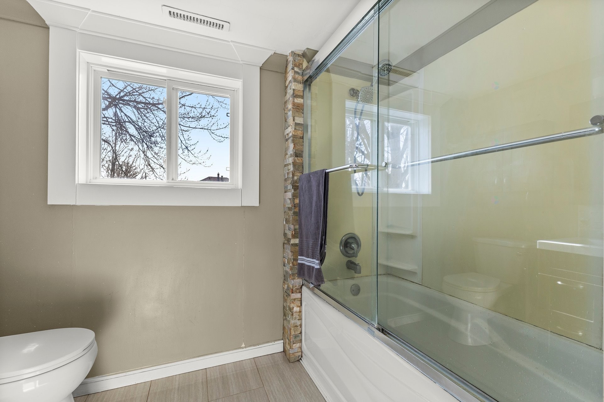 









326


Rue Principale

,
Beauharnois,




QC
J6N0E6

