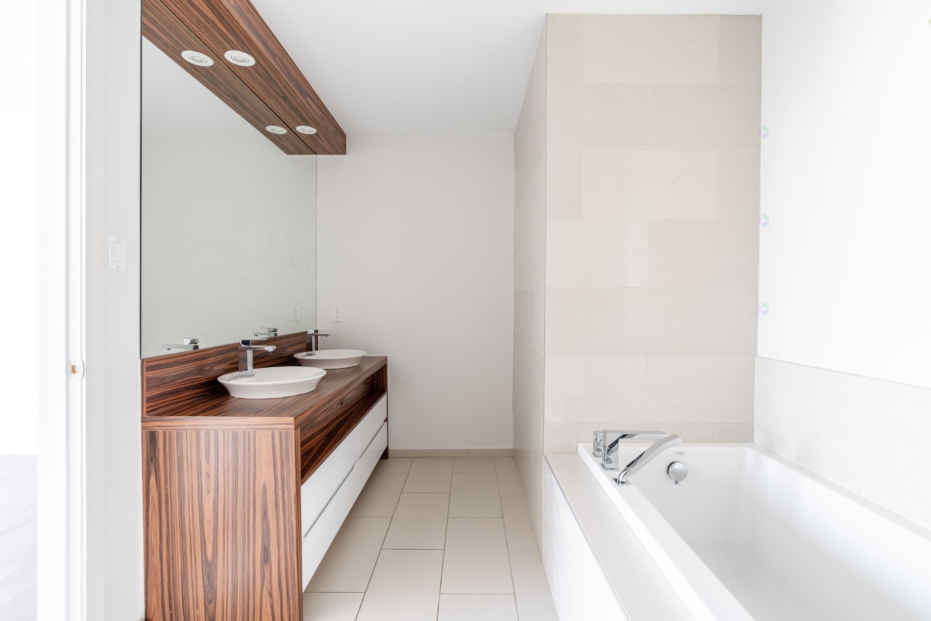 









495


Av. Viger O.

, 2706,
Montréal (Ville-Marie),




QC
H2Z0B1

