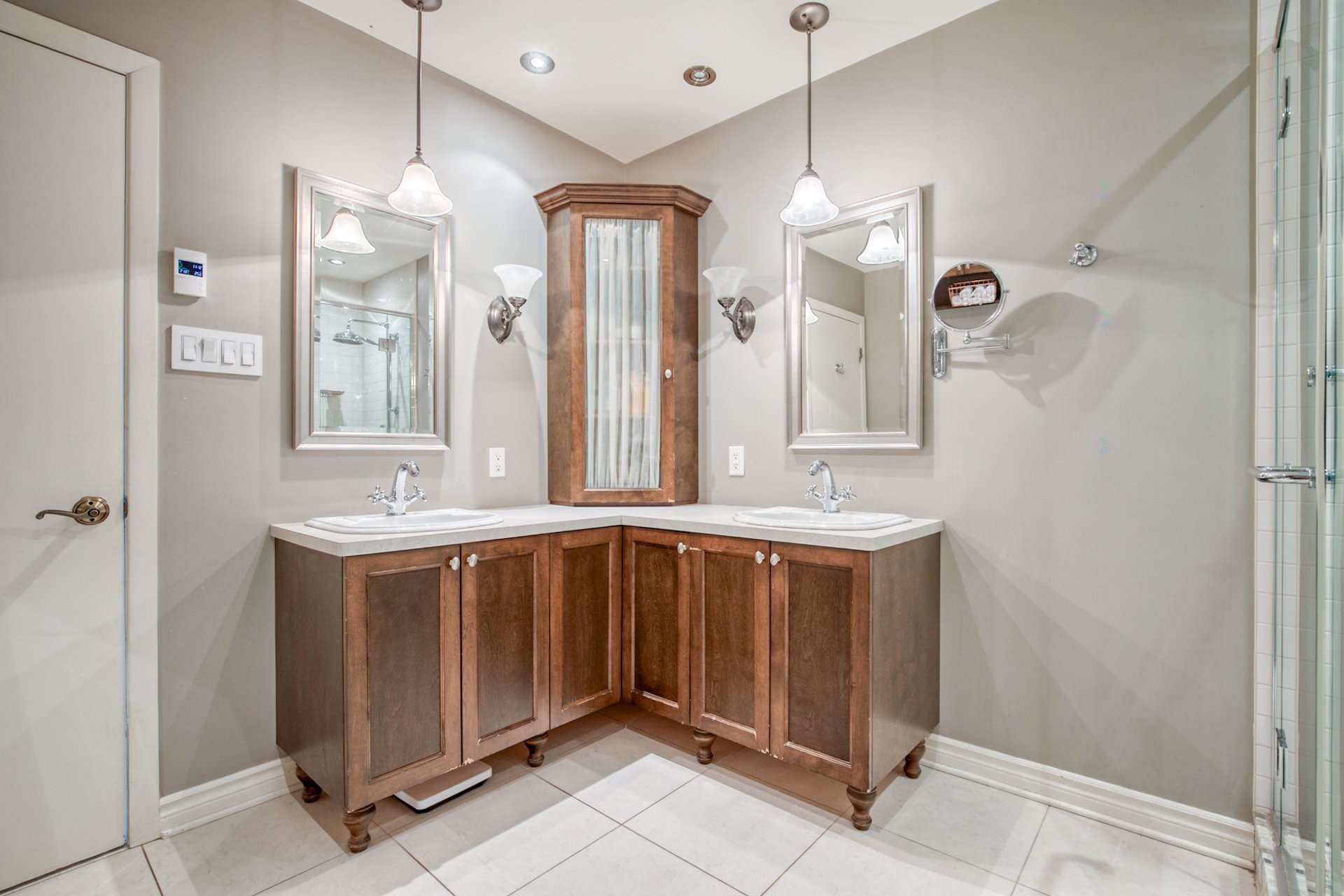 









118


Place de Fontainebleau

,
Saint-Lambert,




QC
J4S1X6

