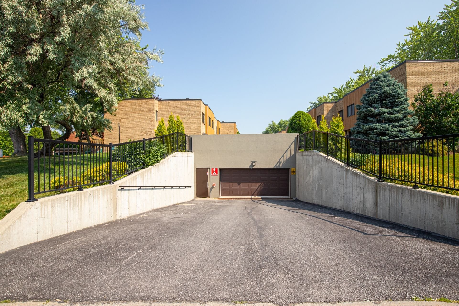 









118


Place de Fontainebleau

,
Saint-Lambert,




QC
J4S1X6

