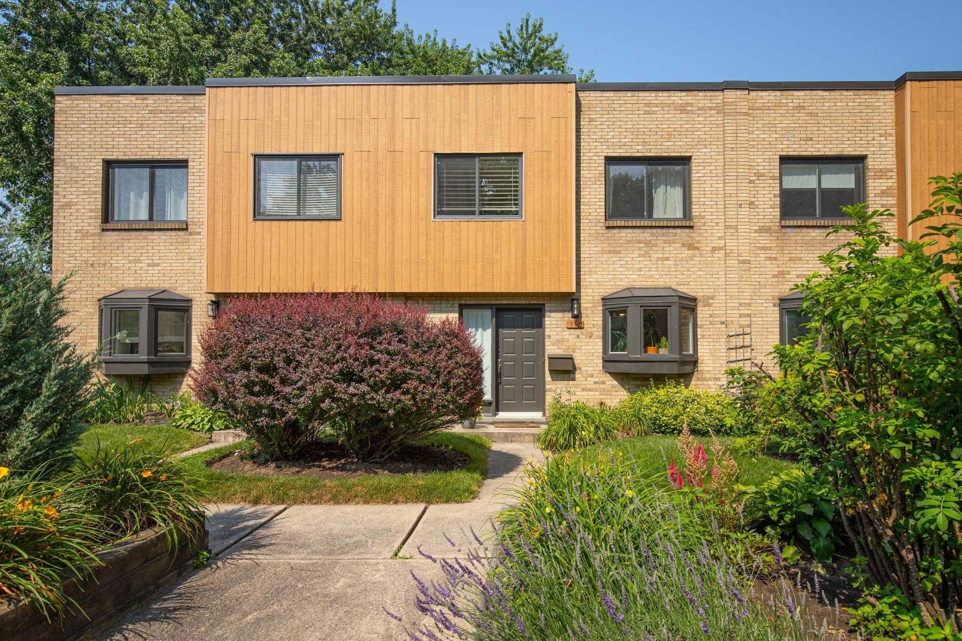 









118


Place de Fontainebleau

,
Saint-Lambert,




QC
J4S1X6

