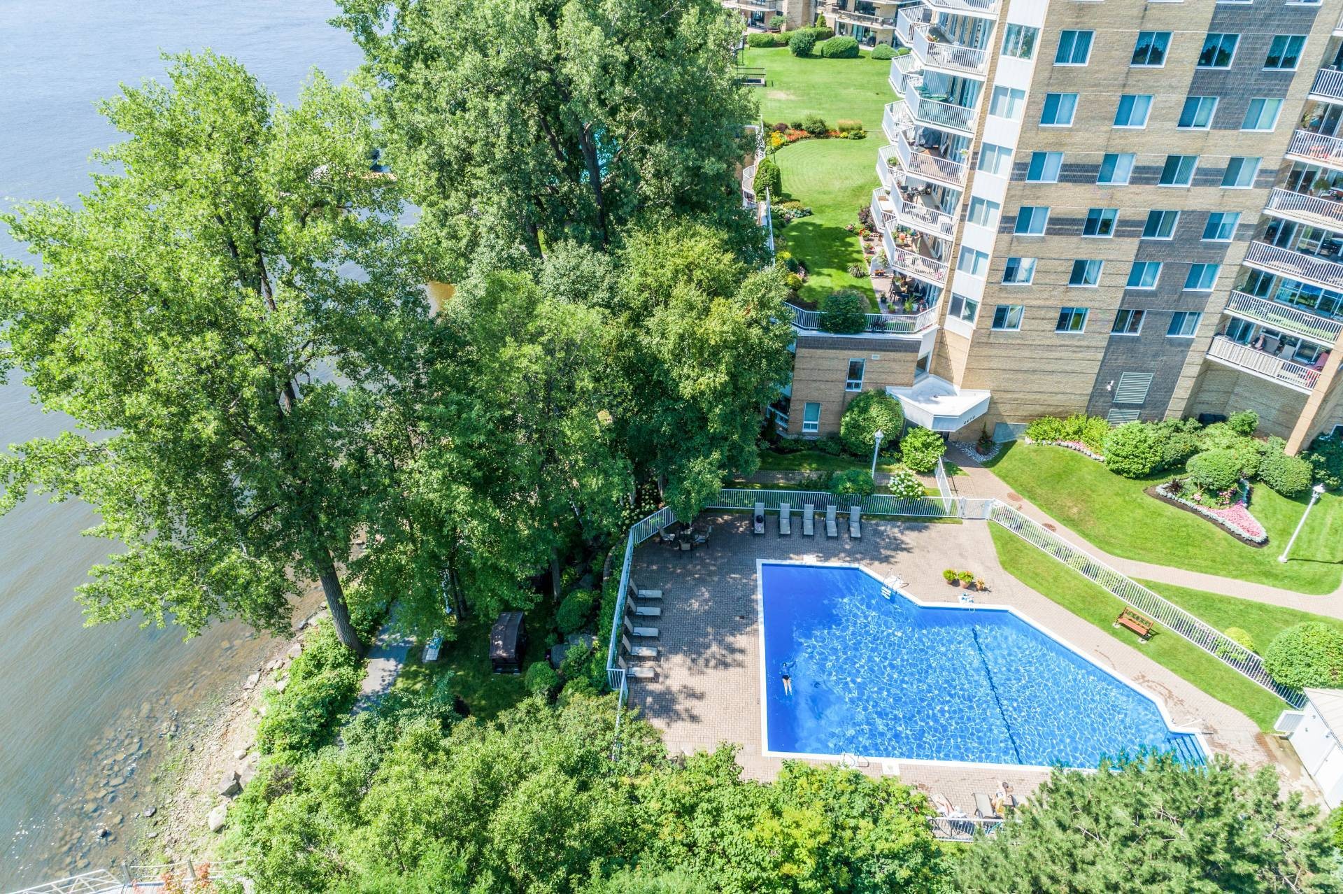









4480


Prom. Paton

, 1002,
Laval (Chomedey),




QC
H7W5E1


