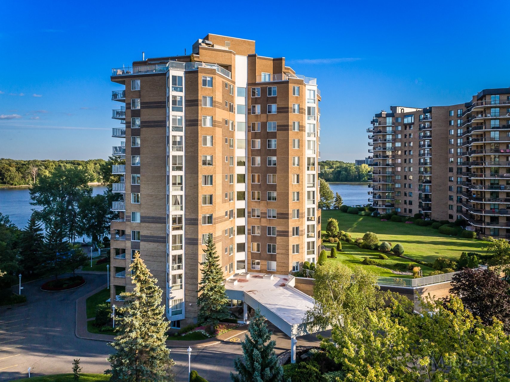 









4480


Prom. Paton

, 1002,
Laval (Chomedey),




QC
H7W5E1

