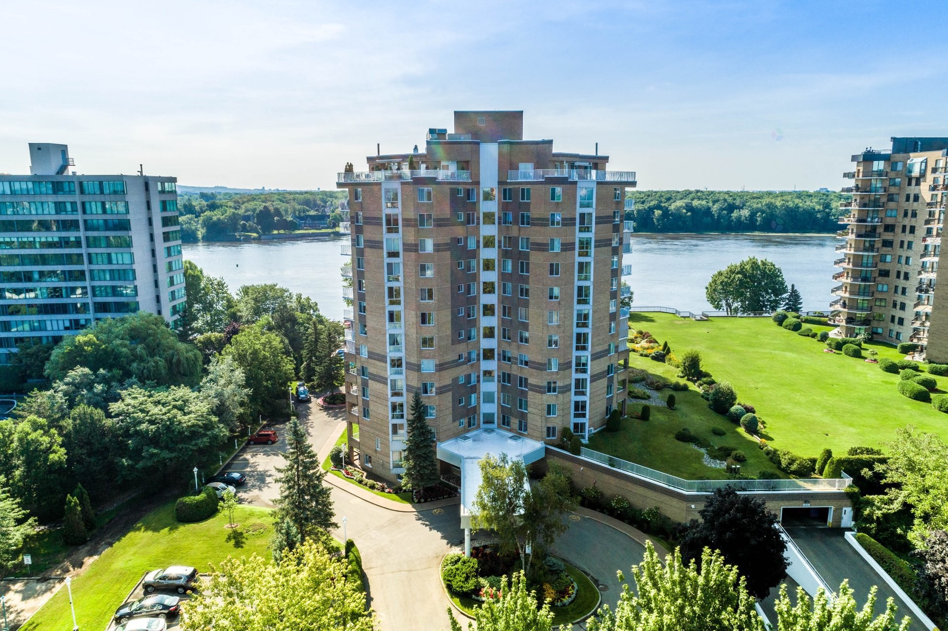 









4480


Prom. Paton

, 1002,
Laval (Chomedey),




QC
H7W5E1

