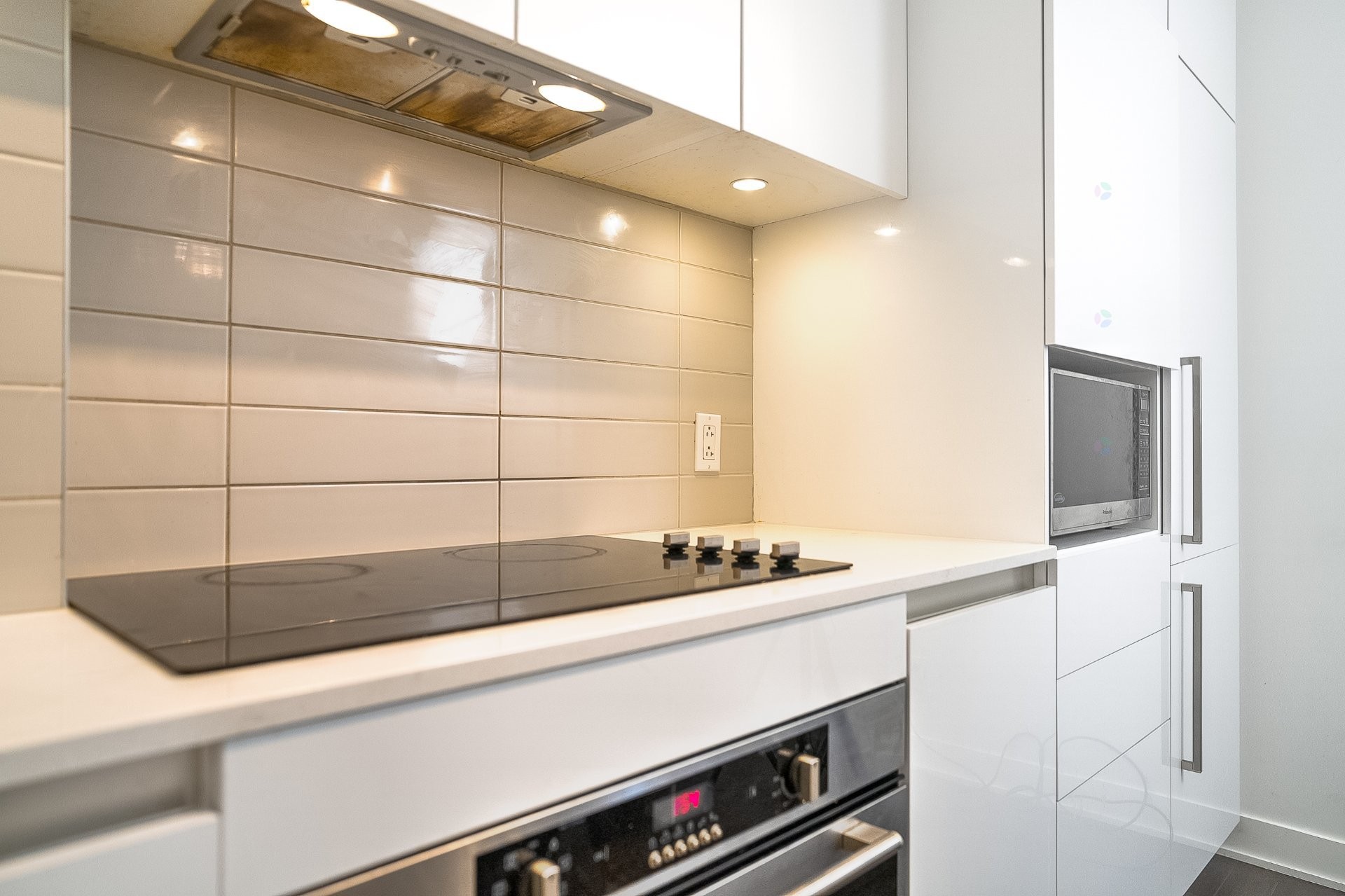 









1170


Rue Montcalm

, 908,
Montréal (Ville-Marie),




QC
H2L0M2

