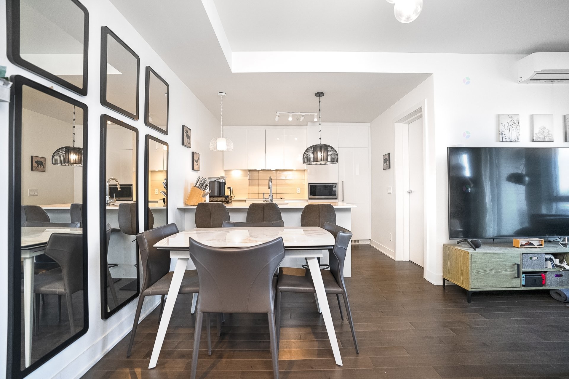 









1170


Rue Montcalm

, 908,
Montréal (Ville-Marie),




QC
H2L0M2

